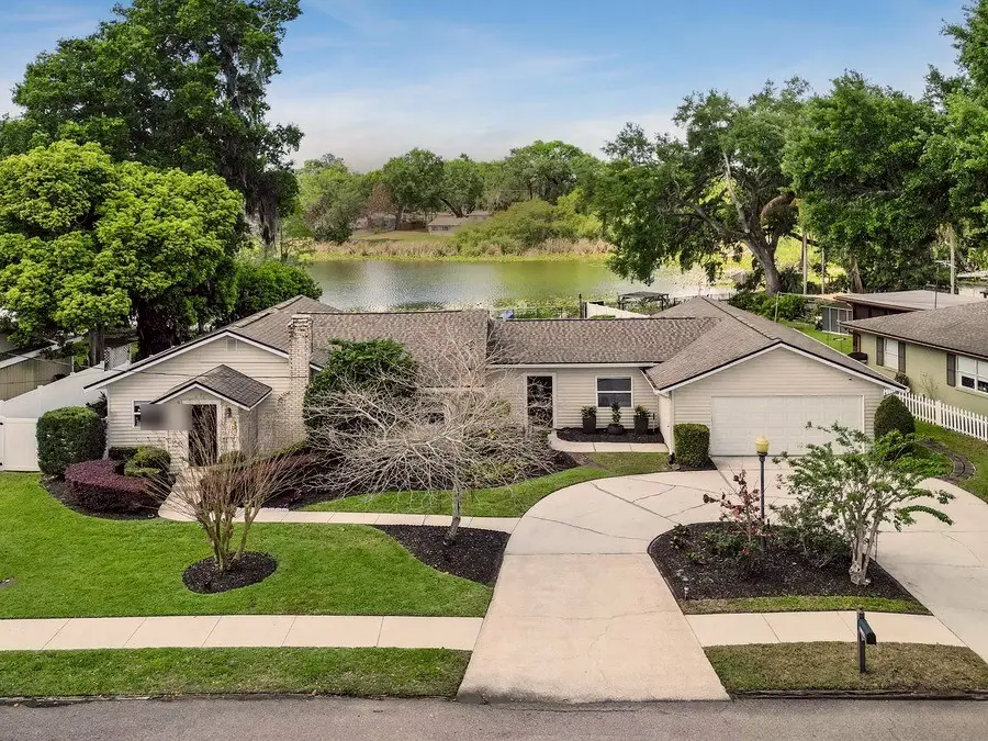 Lakefront home exterior, South Orlando roofing service area